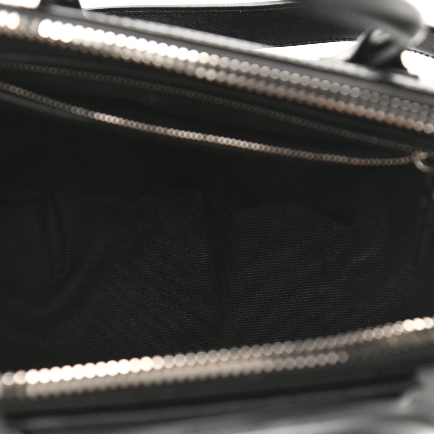 Shiny Lord Calfskin Medium Antigona Black