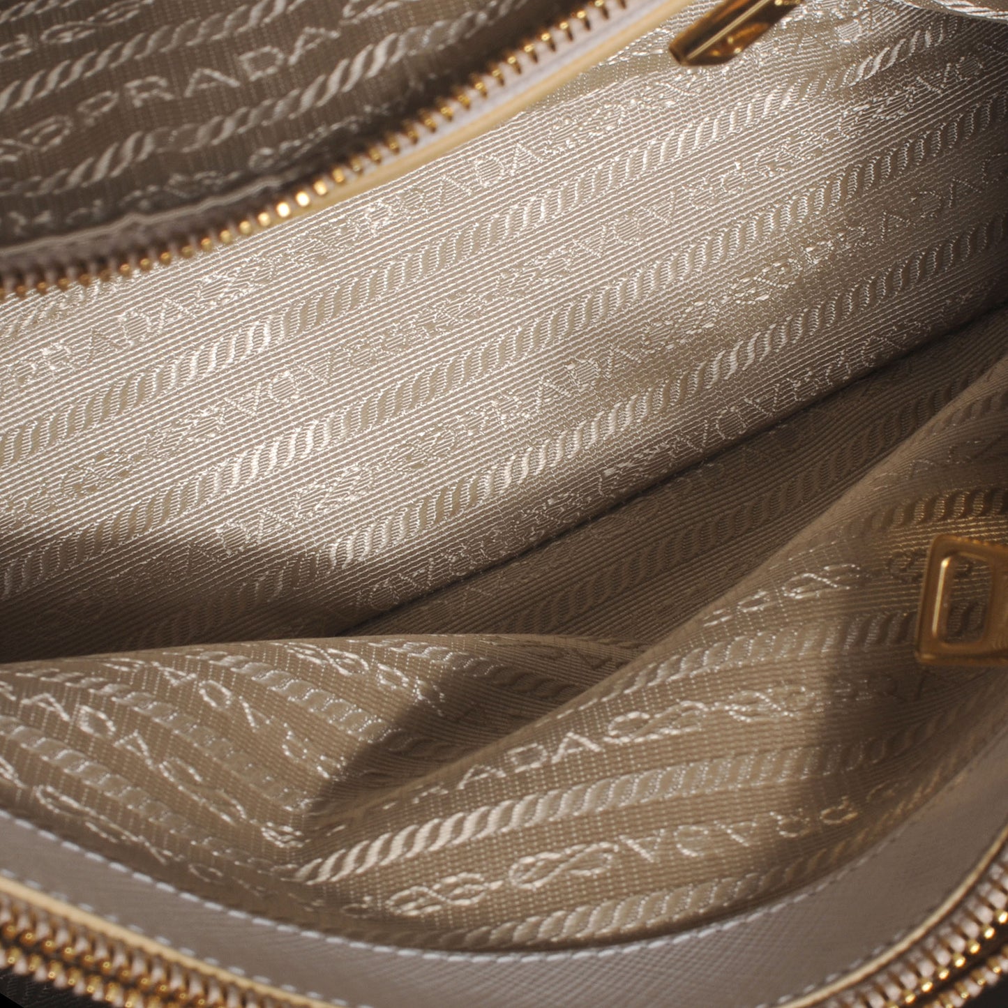 Saffiano Lux Bi-Color Promenade Tote Ginestra White