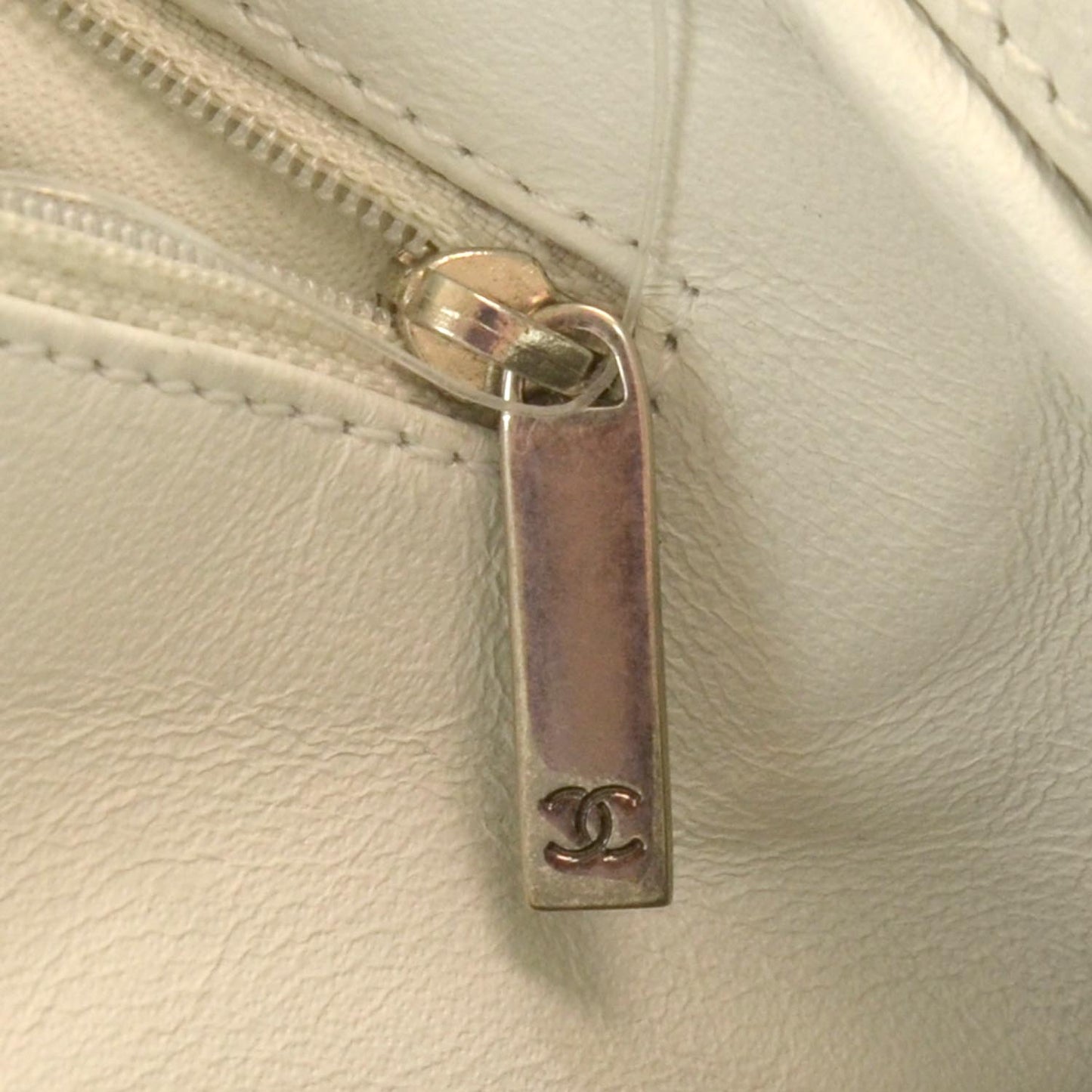 Caviar Luxe Ligne Modern Chain XL Tote White