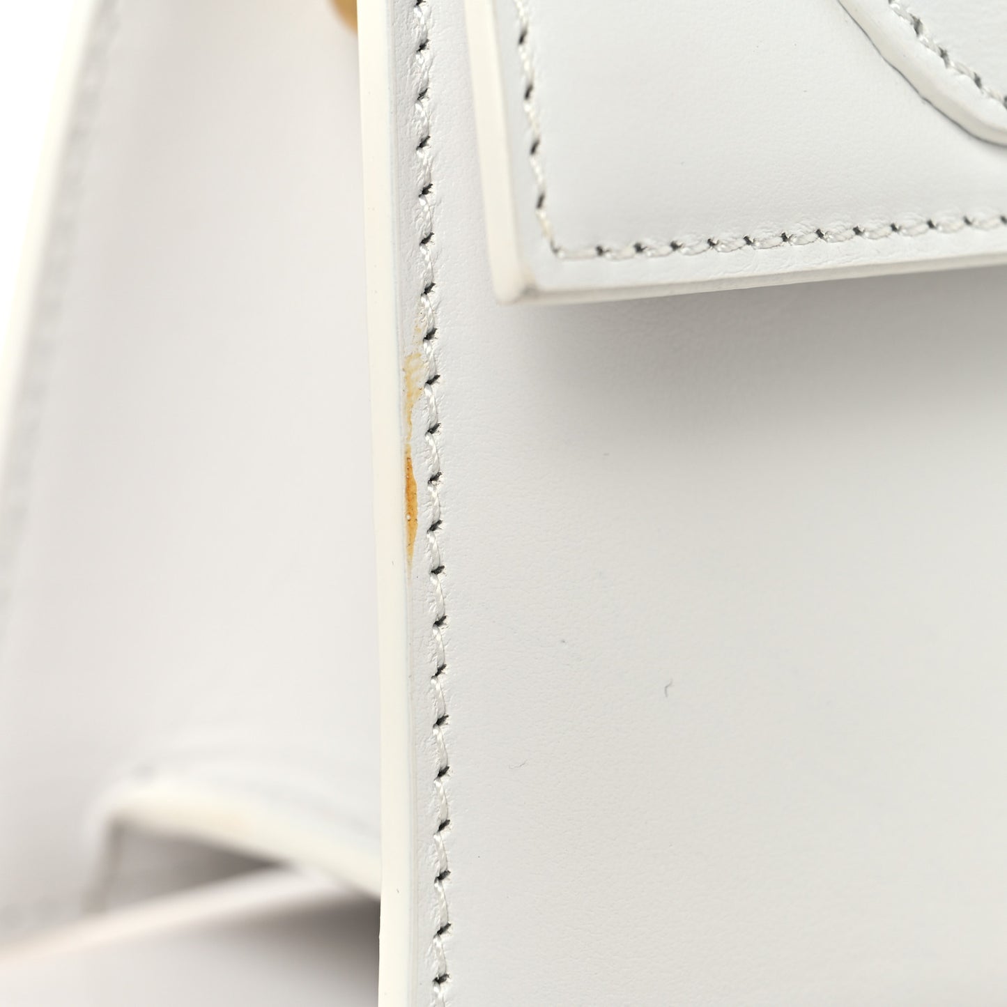 Smooth Calfskin Le Chiquito Moyen White