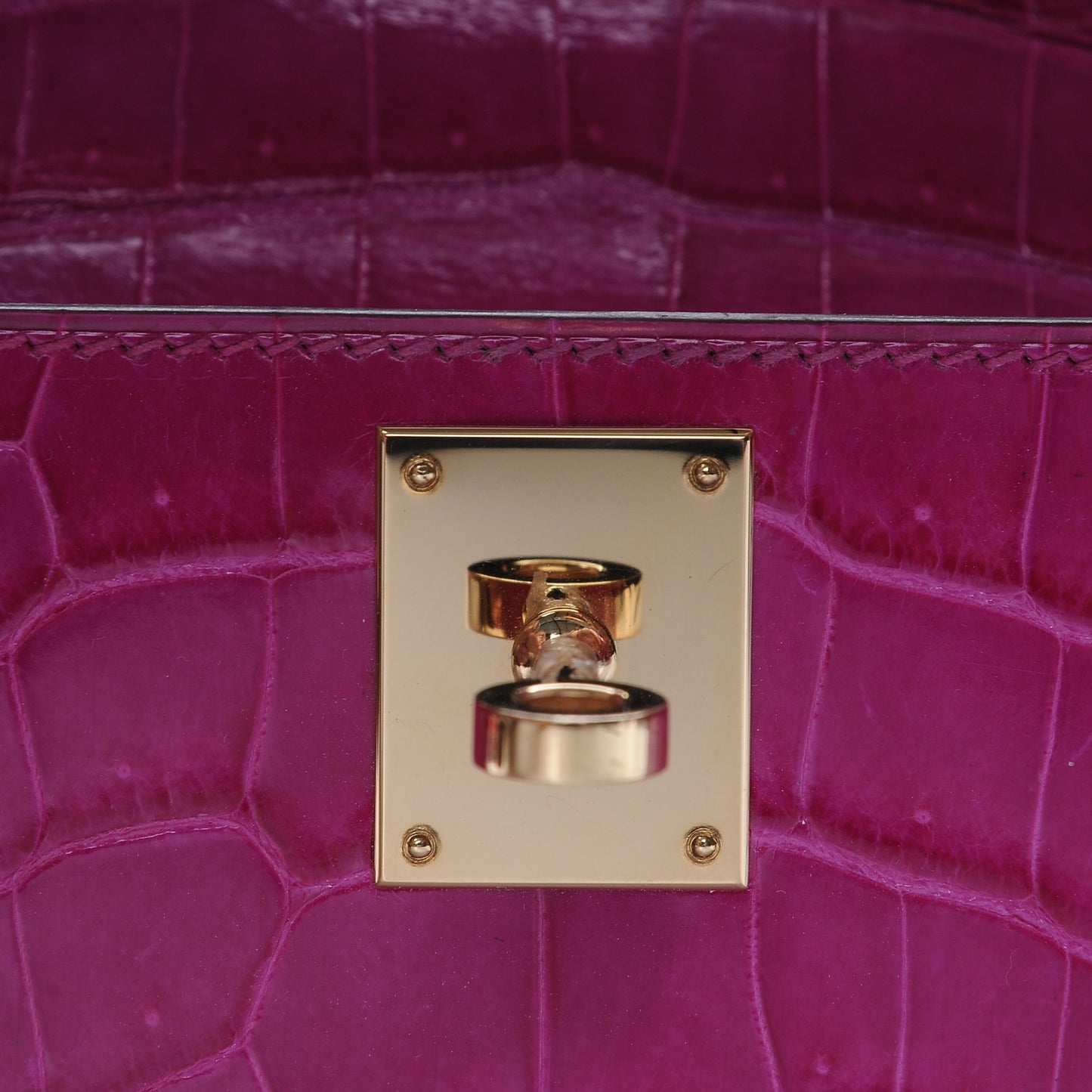 Shiny Niloticus Crocodile Kelly Cut Pochette Rose Scheherazade