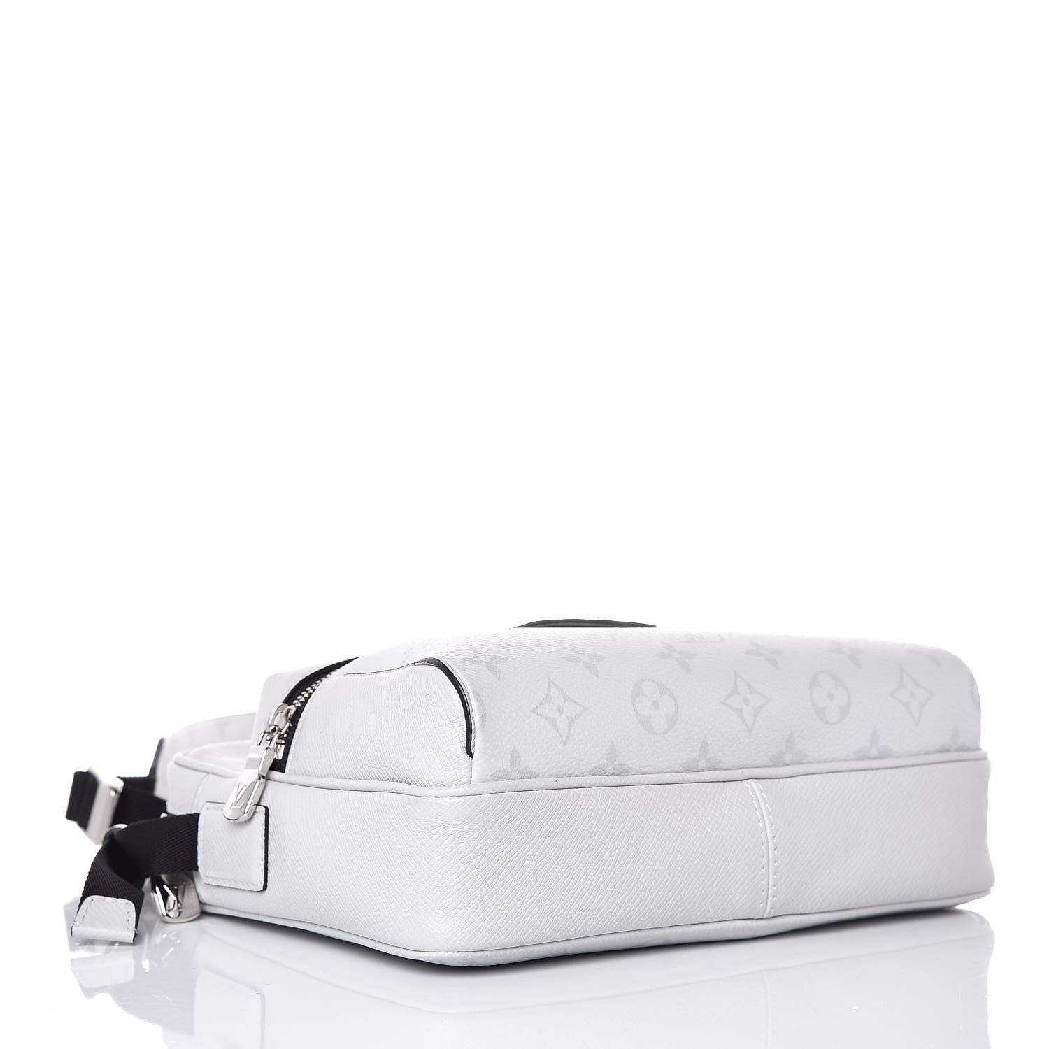 Louis Vuitton Taigarama Outdoor Messenger Antartica 4 of 6