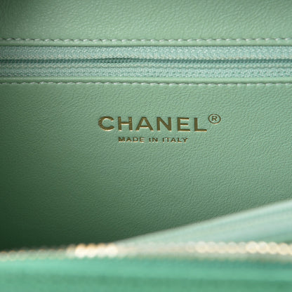 Chanel Caviar Quilted Medium CC Filigree Vanity Case Green 6 of 7