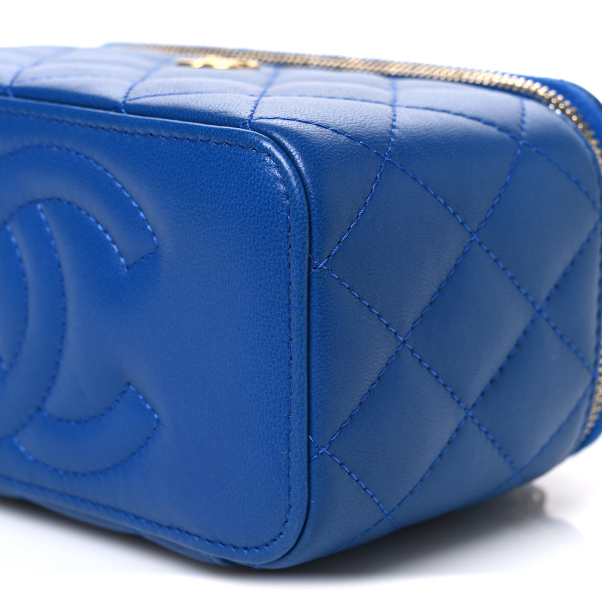 Lambskin Quilted Pearl Crush Small Vanity Case With Chain Blue