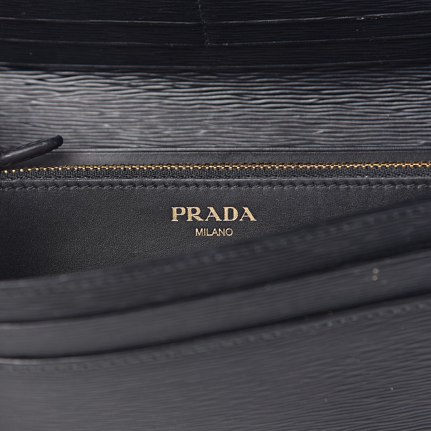 Vitello Move Continental Flap Travel Wallet Black
