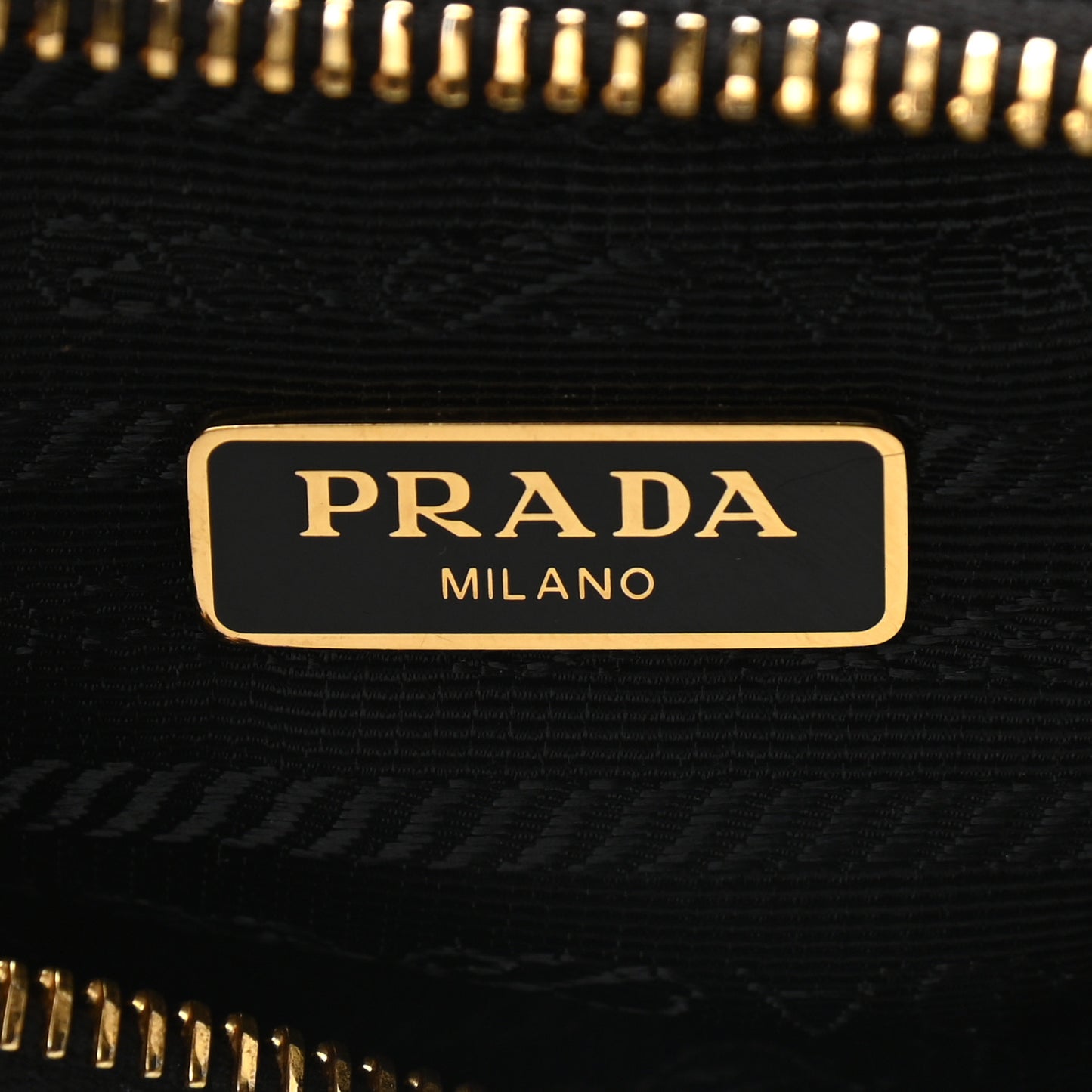 Saffiano Lux Re-Edition 2005 Shoulder Bag Black