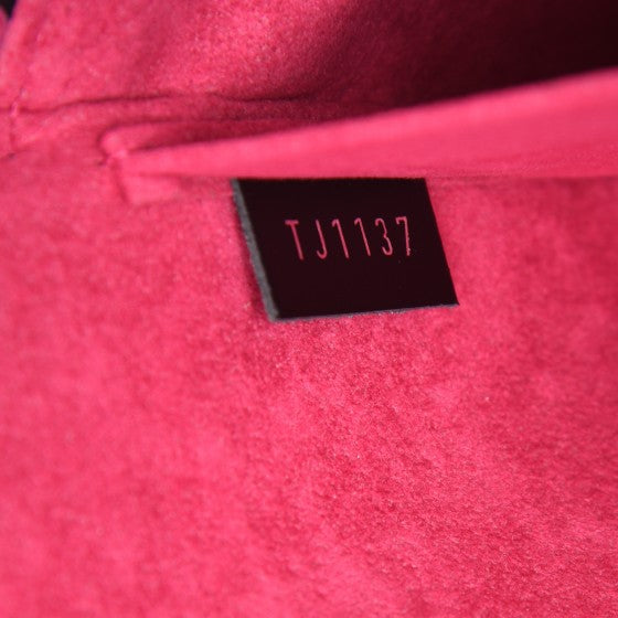 Epi Pochette Felicie Black Hot Pink