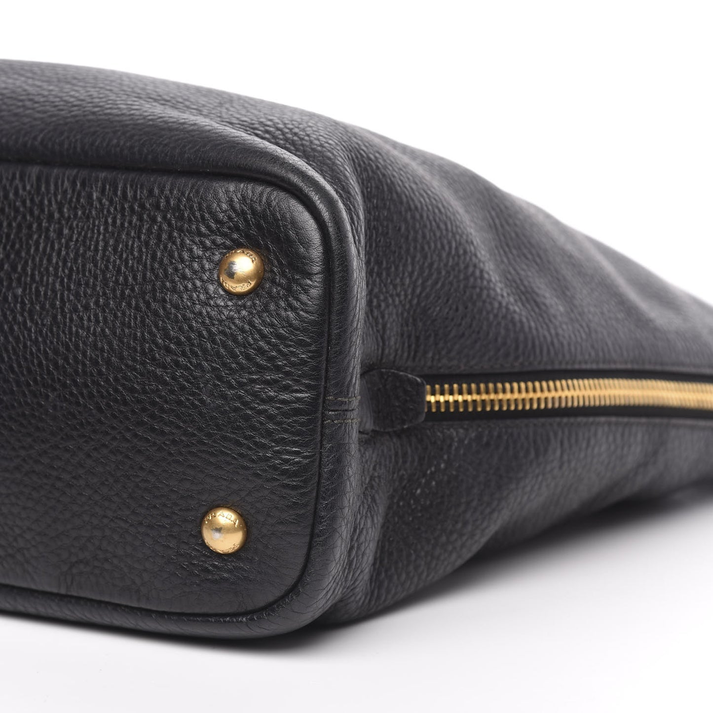 Vitello Daino Side Zip Tote Black
