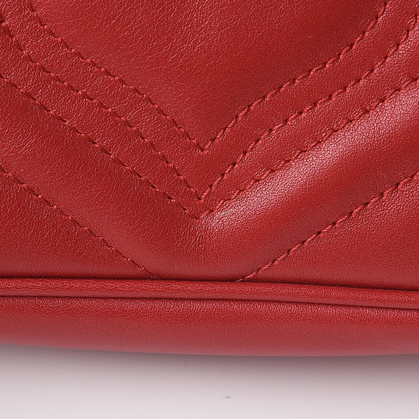 Calfskin Matelasse Super Mini GG Marmont Shoulder Bag Hibiscus Red