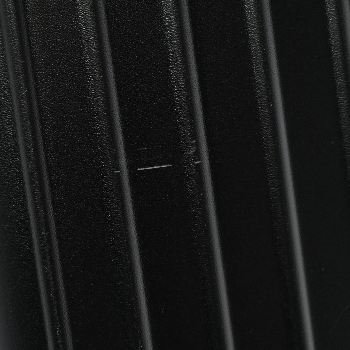 Matte Polycarbonate Essential Check-In M Black