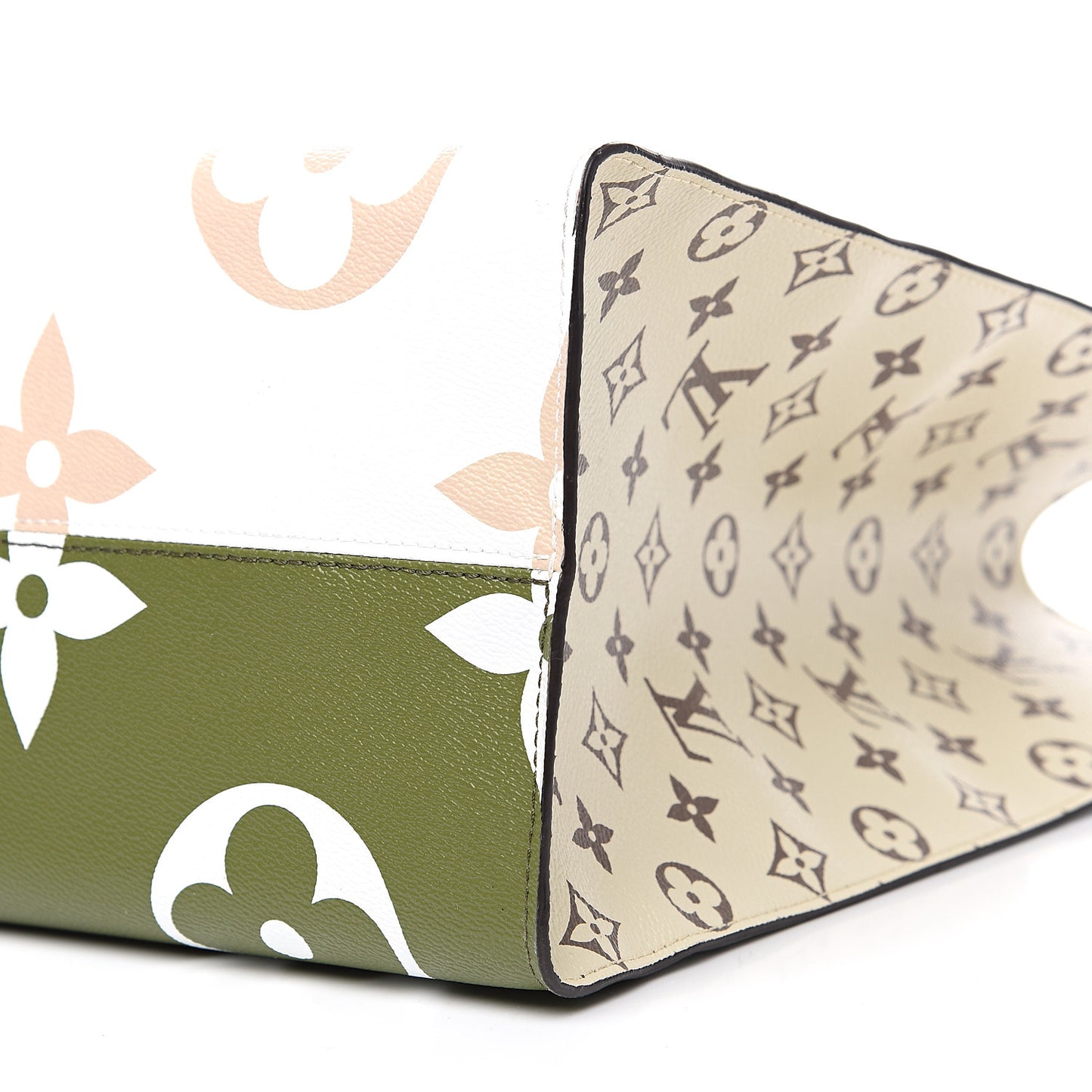 Monogram Giant Onthego GM Kaki Beige