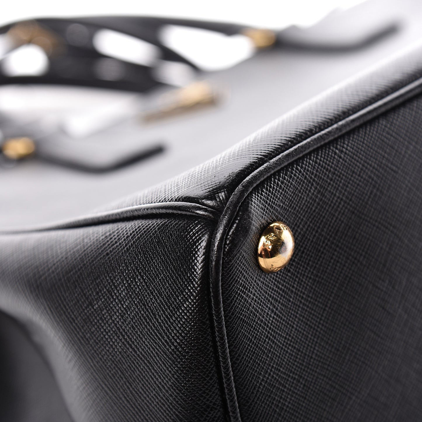 Saffiano Medium Galleria Double Zip Tote Black