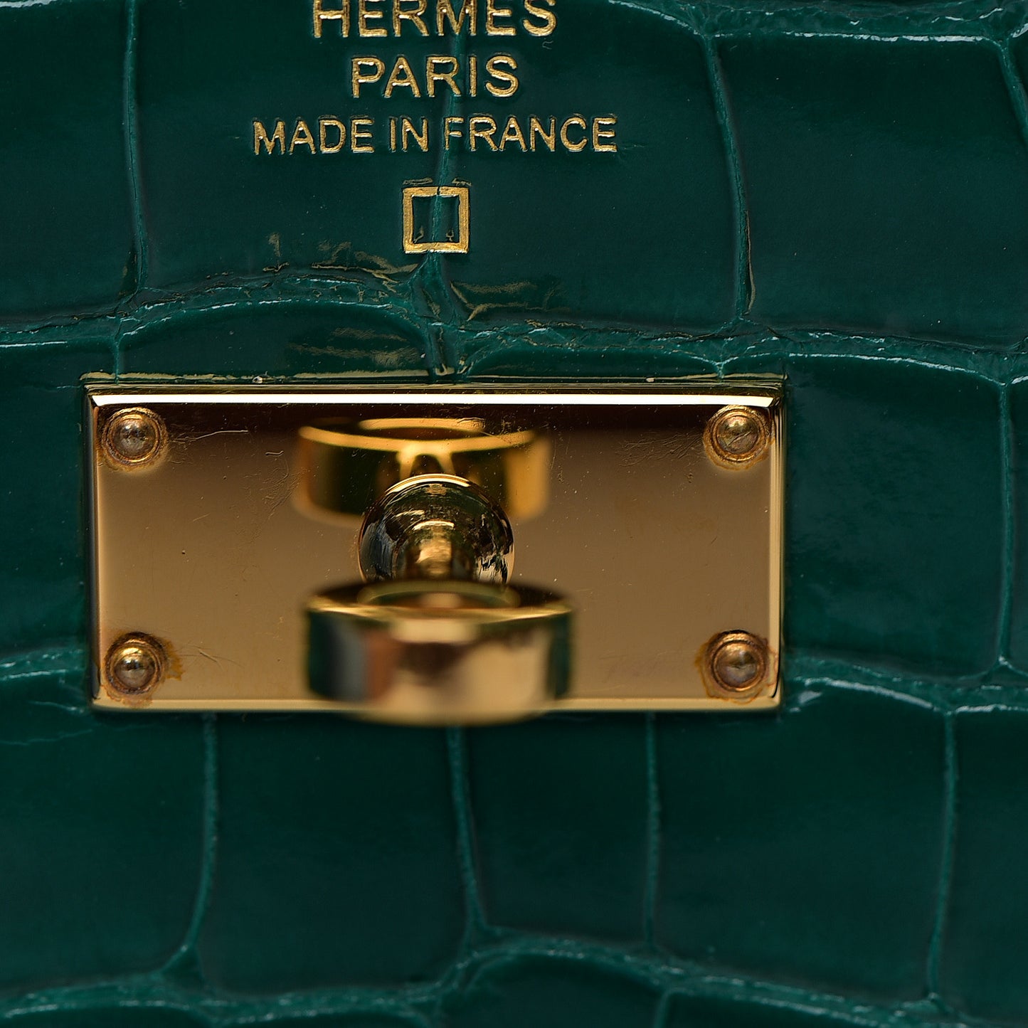 Shiny Alligator Kelly Longue Wallet Vert Emeraude