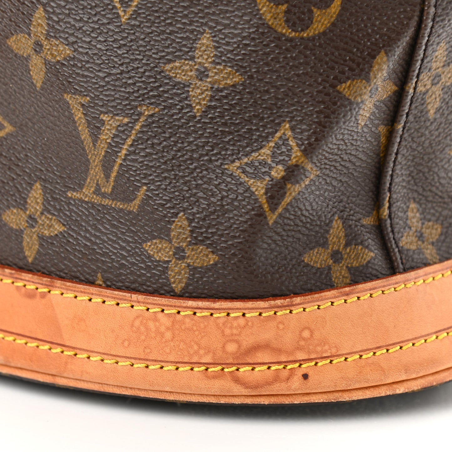 Monogram Petit Bucket 23