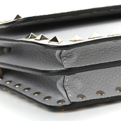 Valentino Garavani Pebbled Calfskin Rockstud Flap Wallet on Chain Pastel Grey 6 of 7