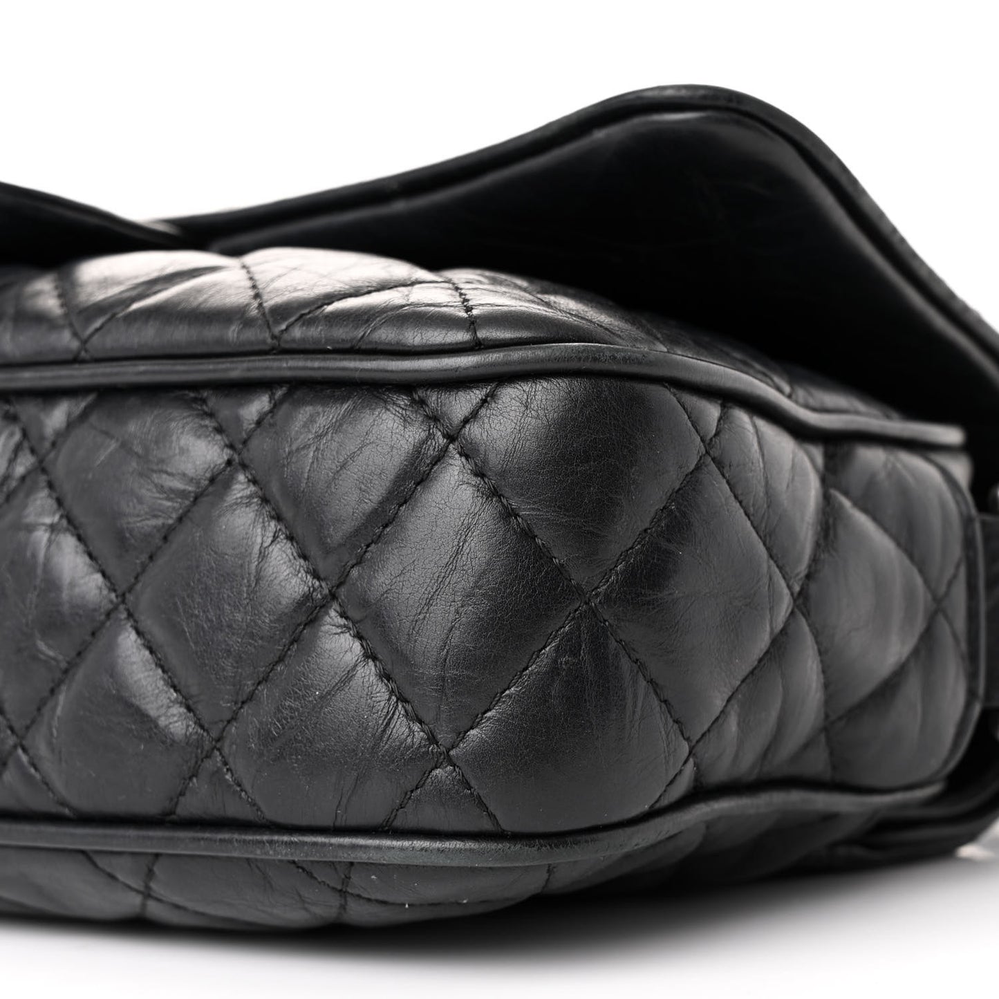Crumpled Calfskin Quilted Medium Casual Rock Flap Black
