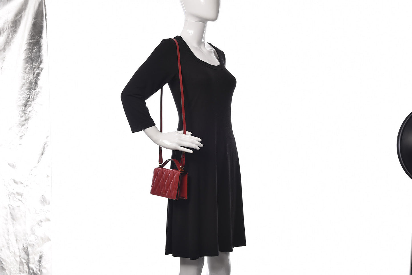 Goatskin Quilted GV3 Strap Wallet Vermillon