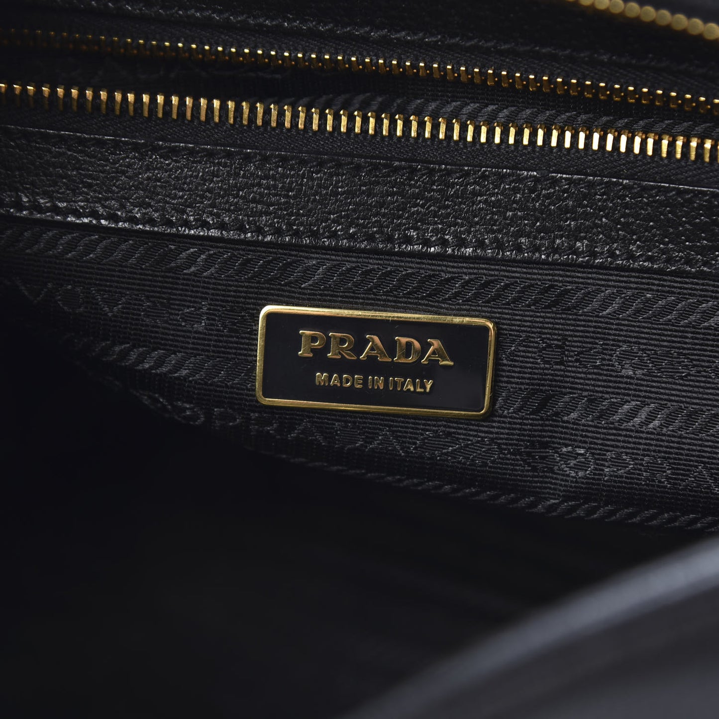 Goatskin Cerniera Pushlock Satchel Black