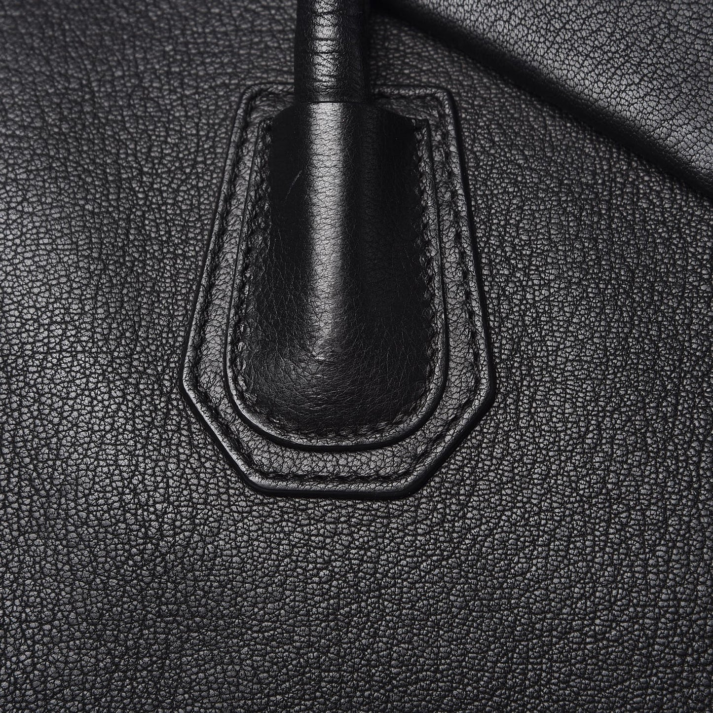 Sugar Goatskin Medium Antigona Black