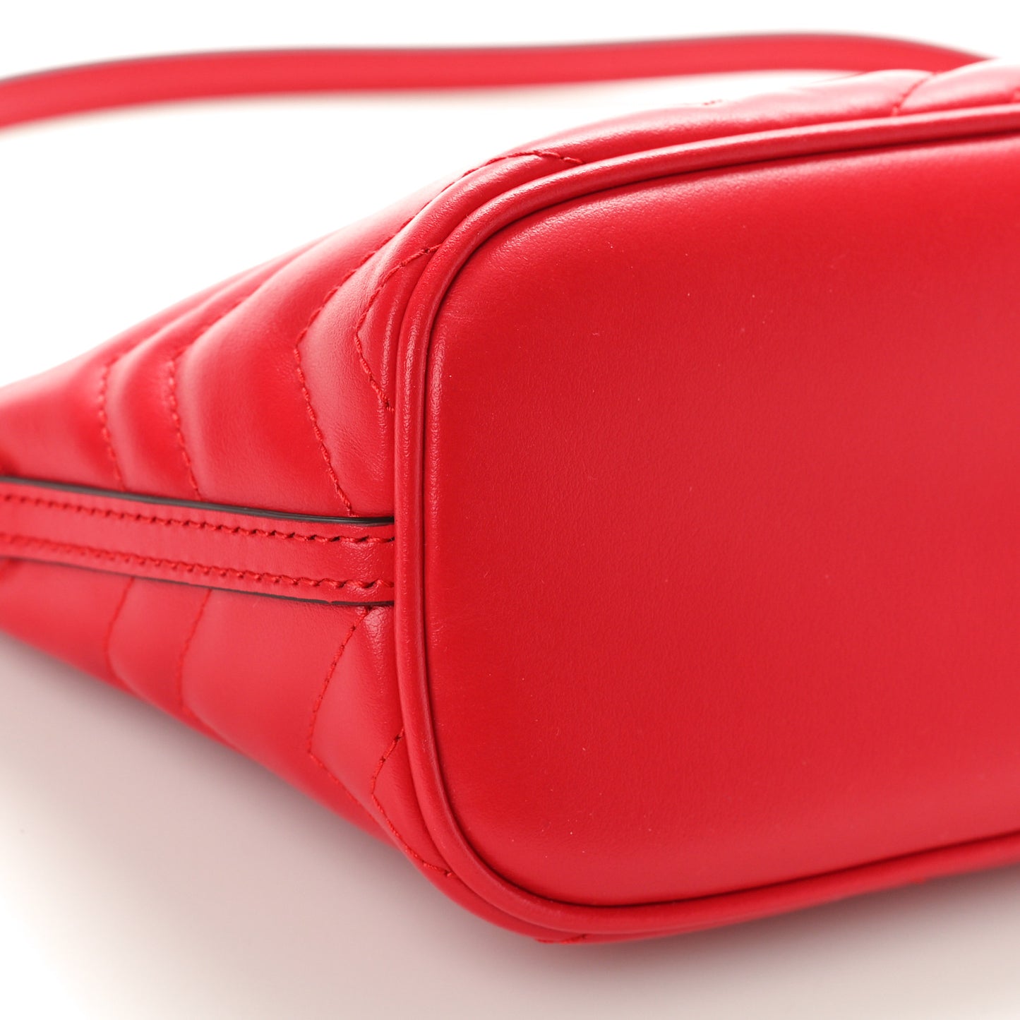 Calfskin Matelasse Chevron GG Marmont Sling Shoulder Bag Rosso