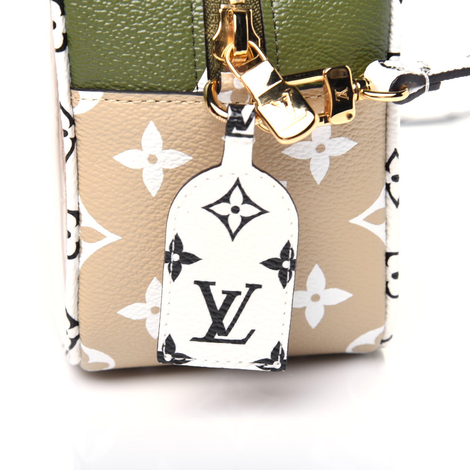 Louis Vuitton Monogram Giant Beach Pouch Kaki 12 of 14