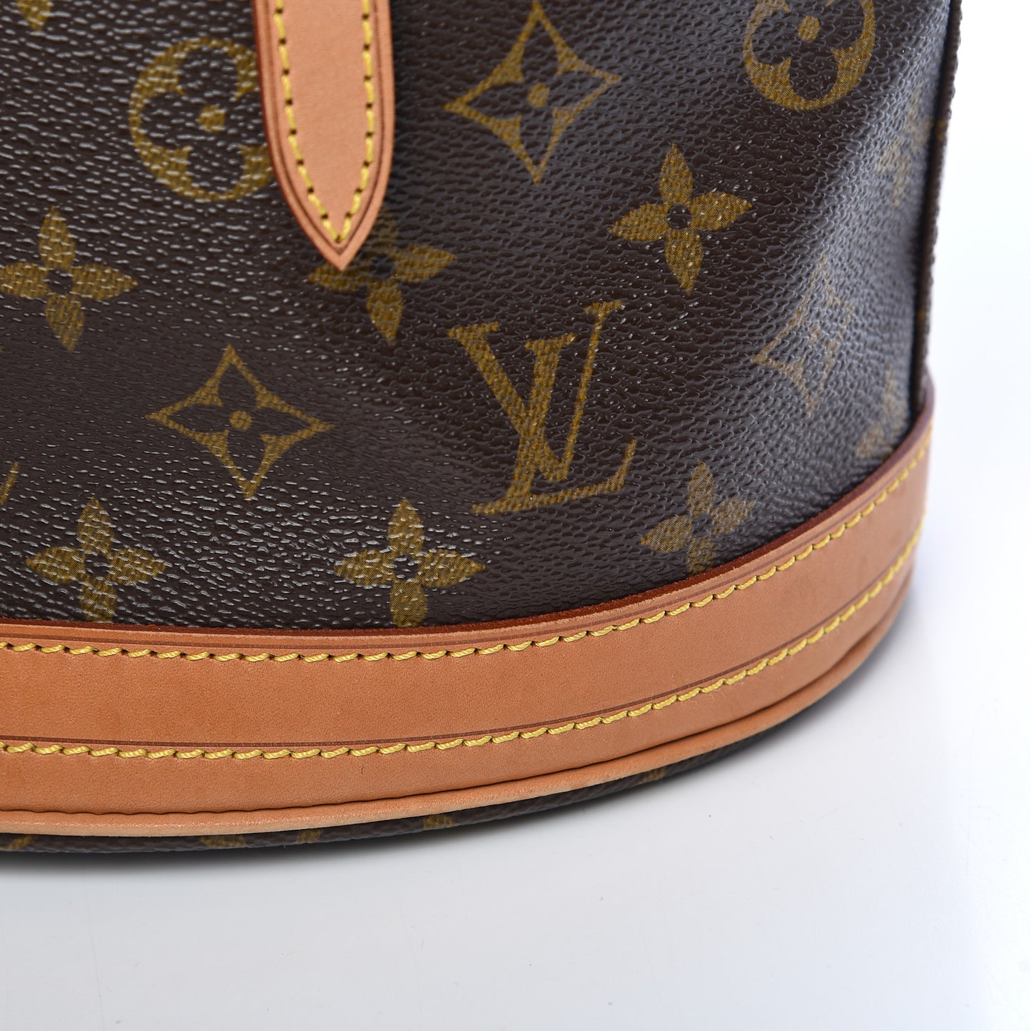 Monogram Petit Bucket 23