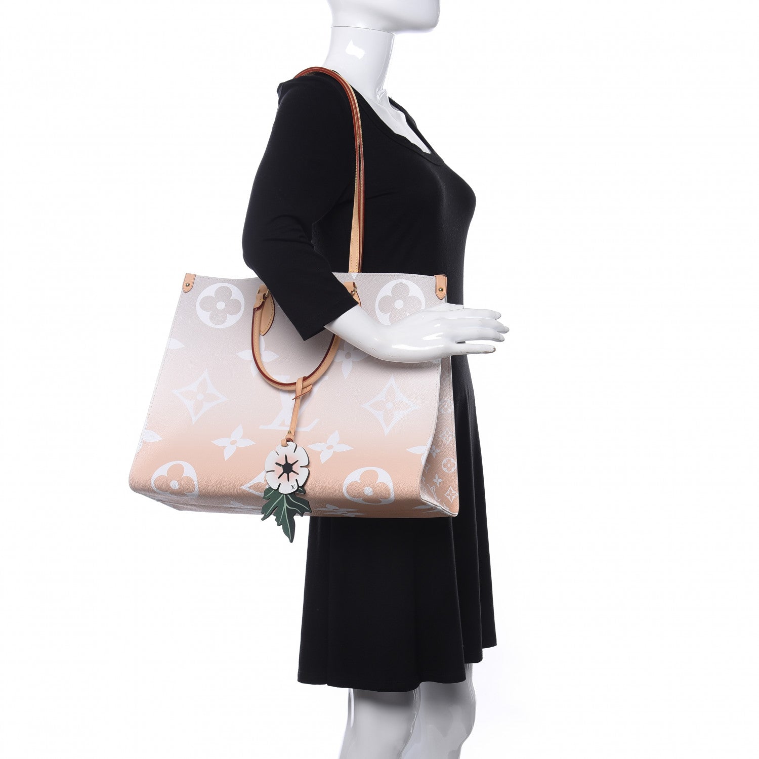 Louis Vuitton Monogram Giant By The Pool Onthego GM Brume 2 of 10