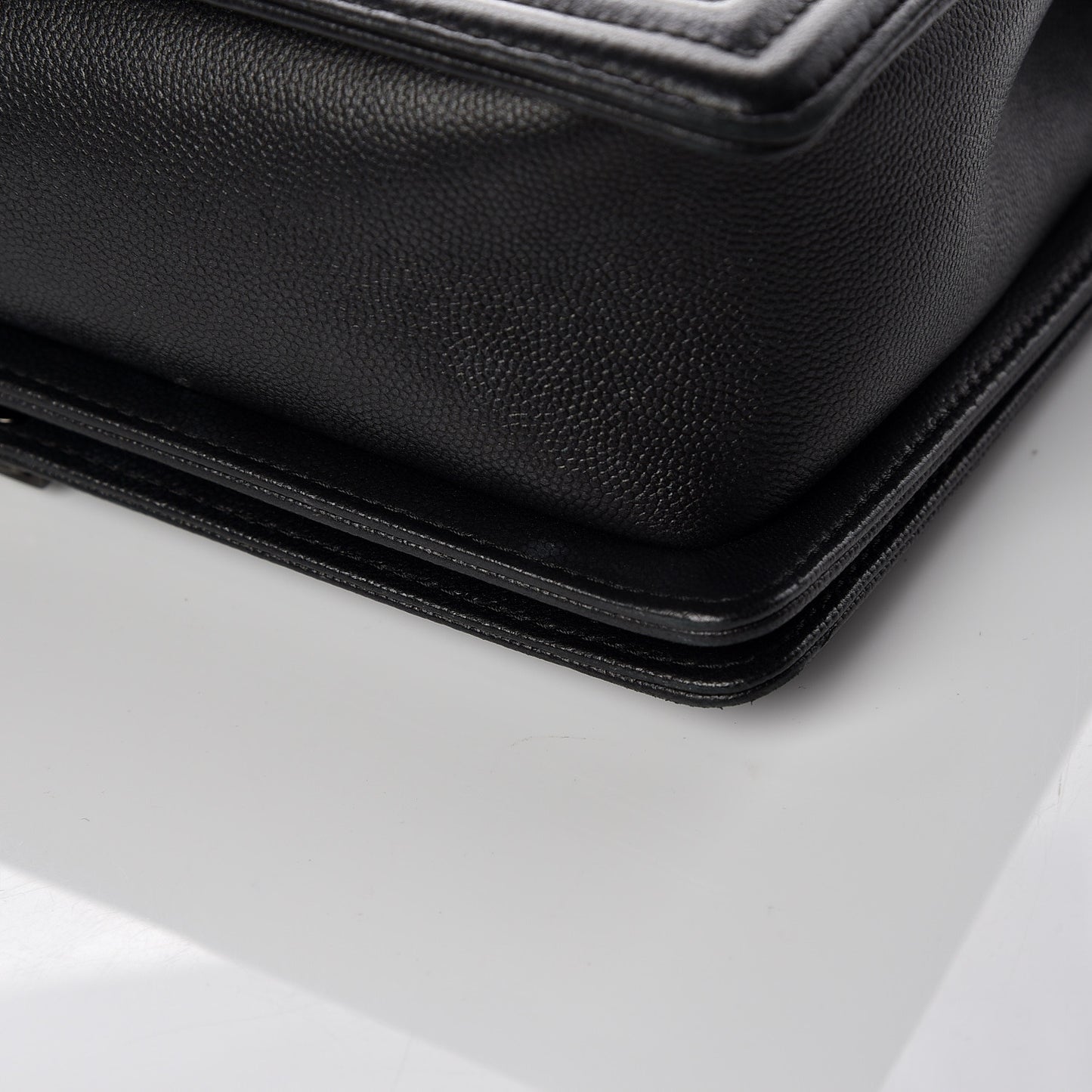 Caviar Quilted New Medium Boy Flap So Black