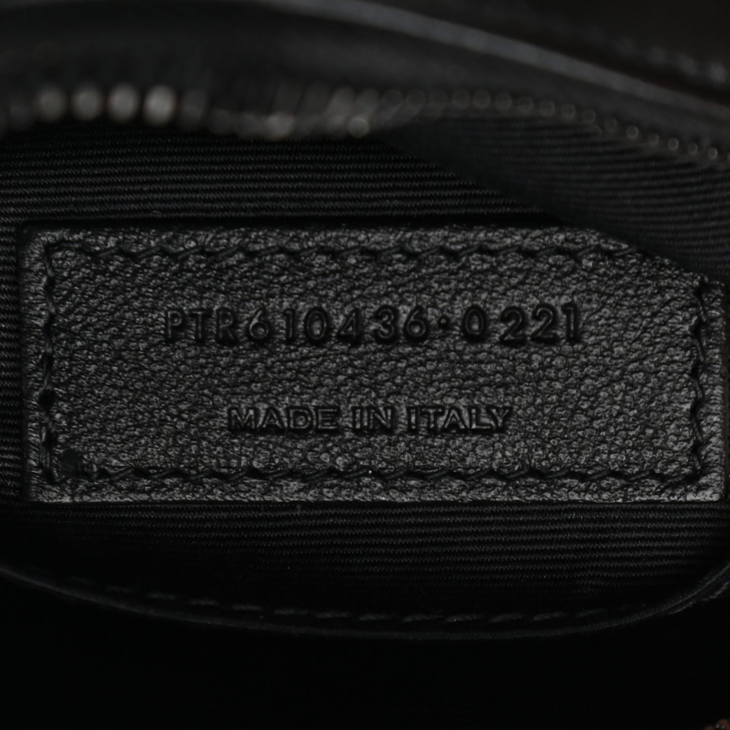 Calfskin Matelasse Chevron Round Vinyle Camera Bag Black