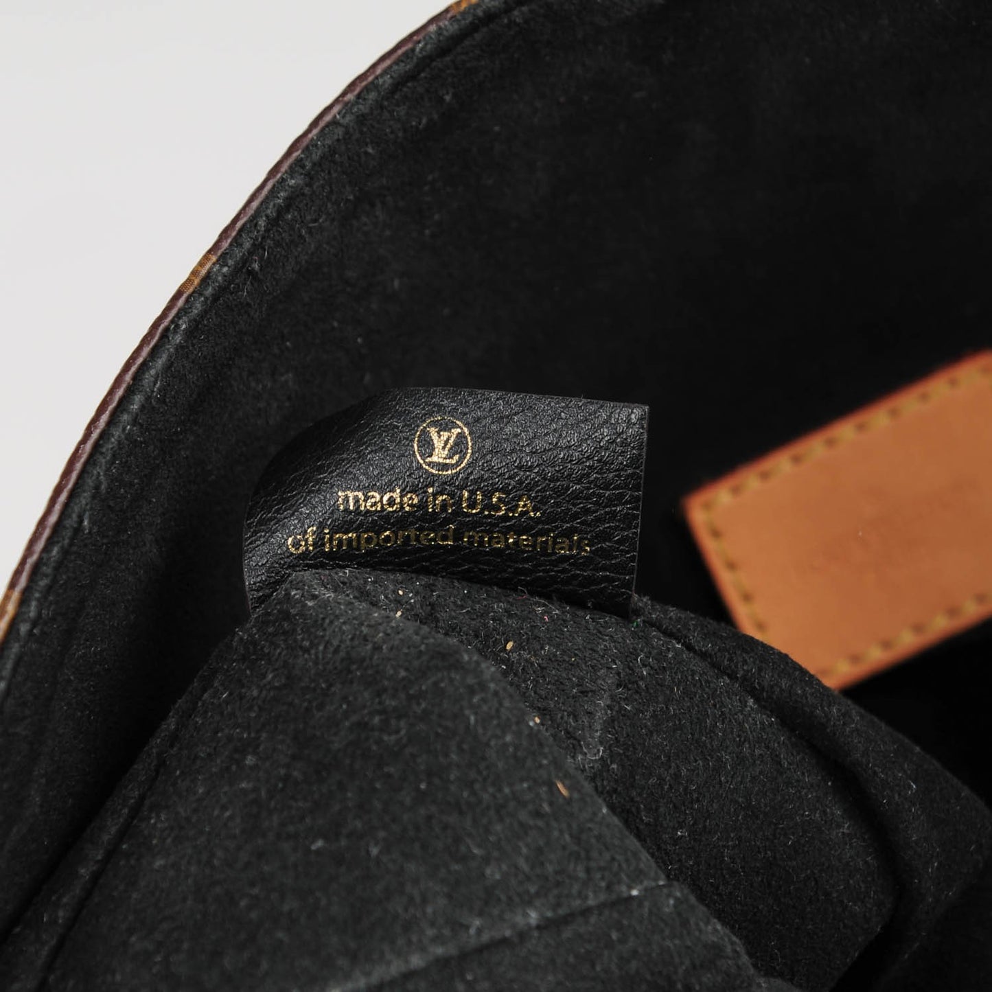 Monogram Gaia Black