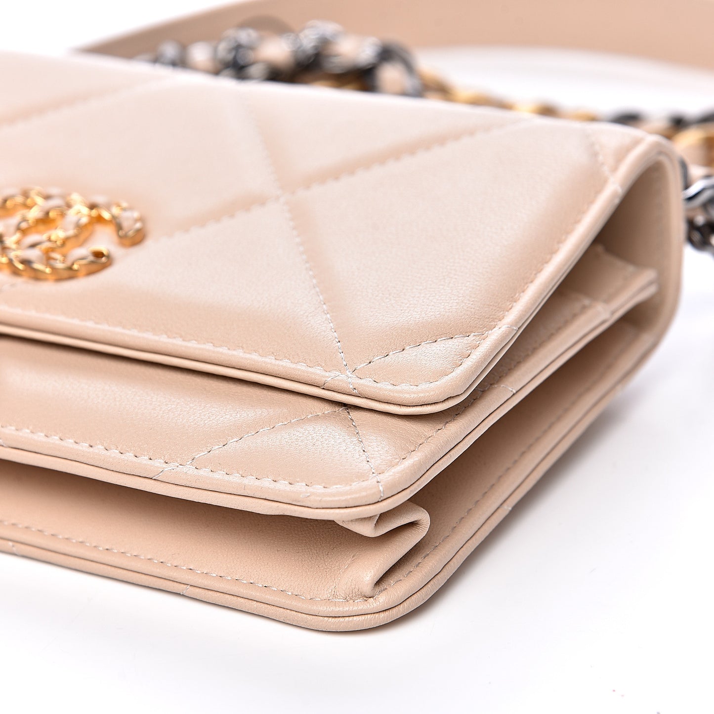 Lambskin Quilted 19 Wallet On Chain WOC Light Beige