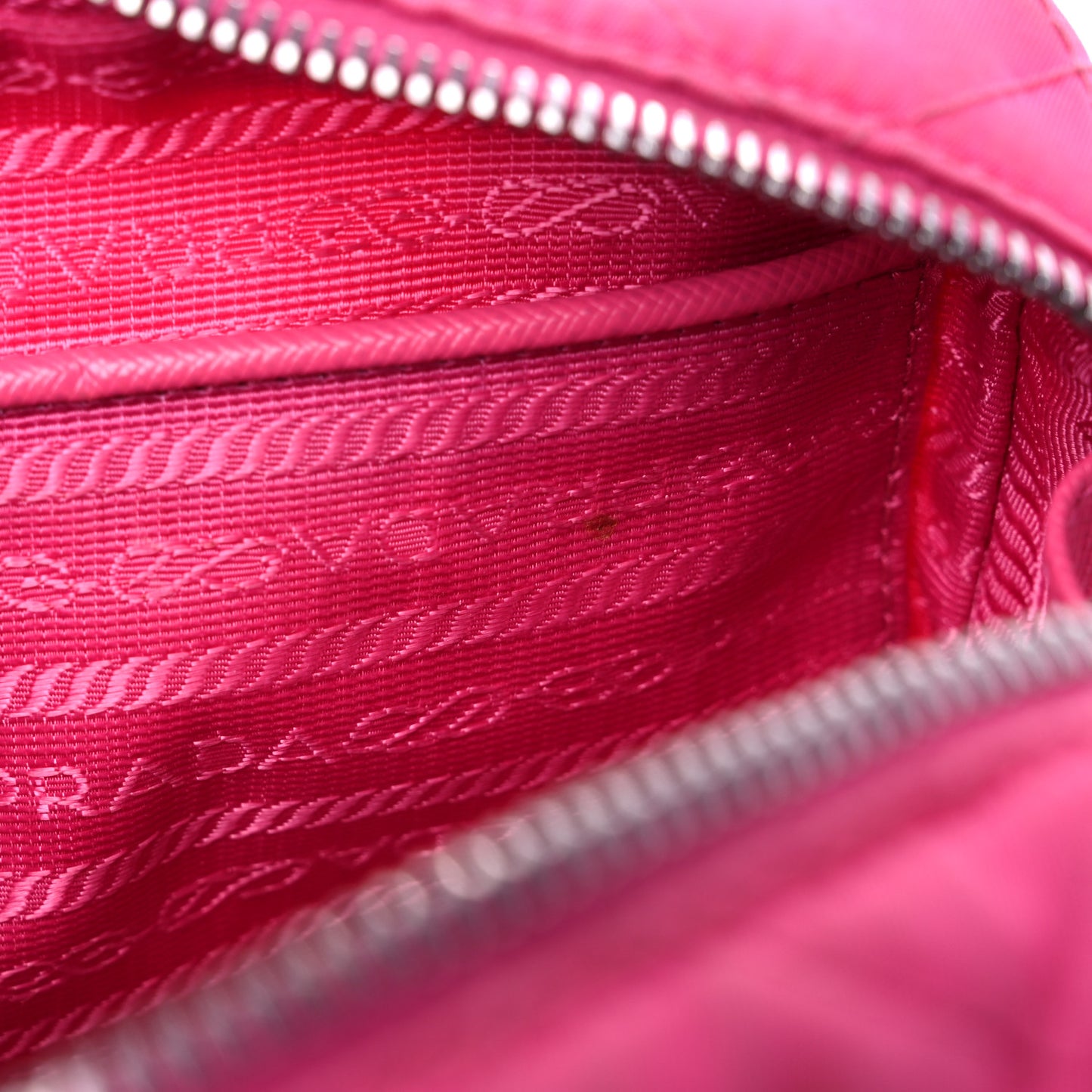 Nylon Tessuto Impuntu Quilted Chain Crossbody Fuxia