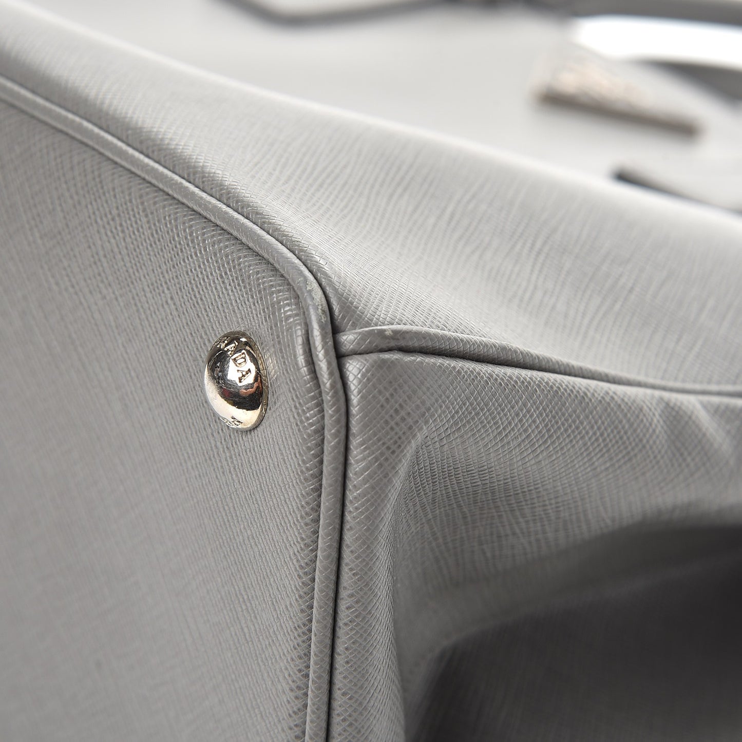 Saffiano Medium Galleria Double Zip Tote Marmo