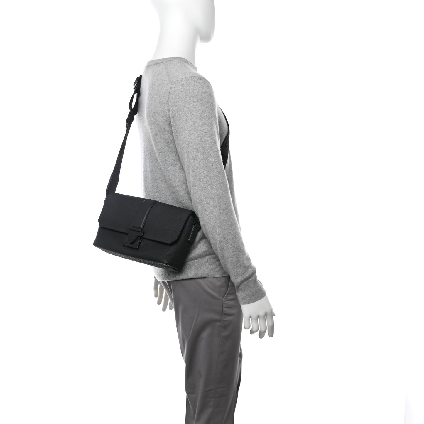 Taurillon Monogram S-Cape Messenger Black