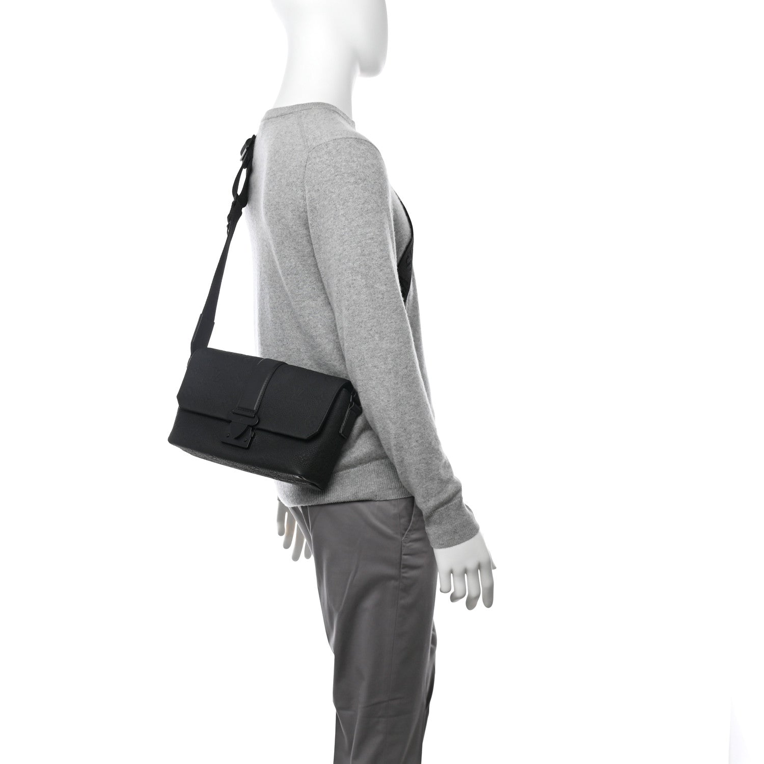 Louis Vuitton Taurillon Monogram S-Cape Messenger Black 2 of 9