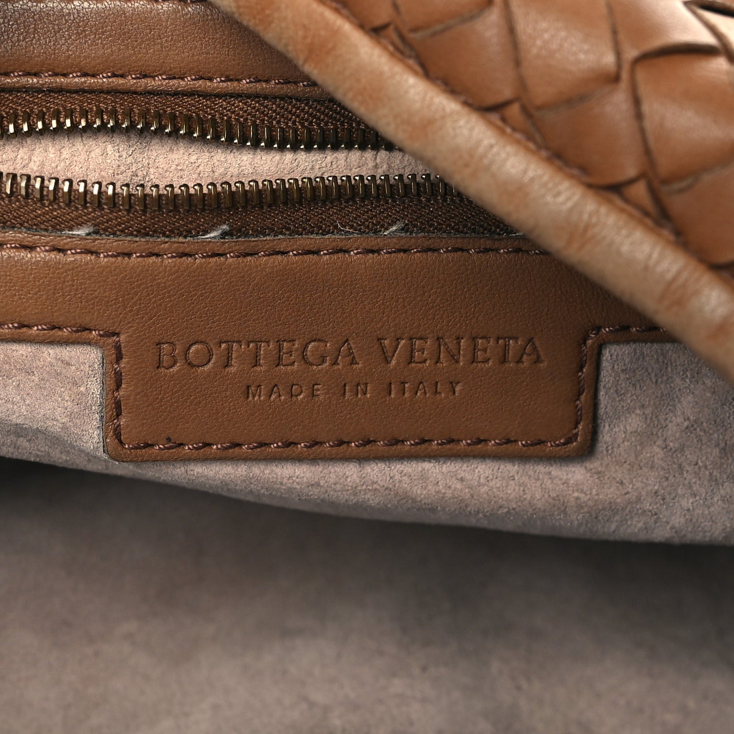 Nappa Intrecciato Medium Veneta Hobo Walnut Banane
