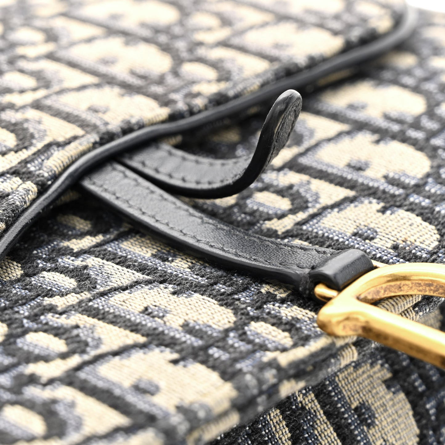 Oblique Saddle Chain Pouch Blue