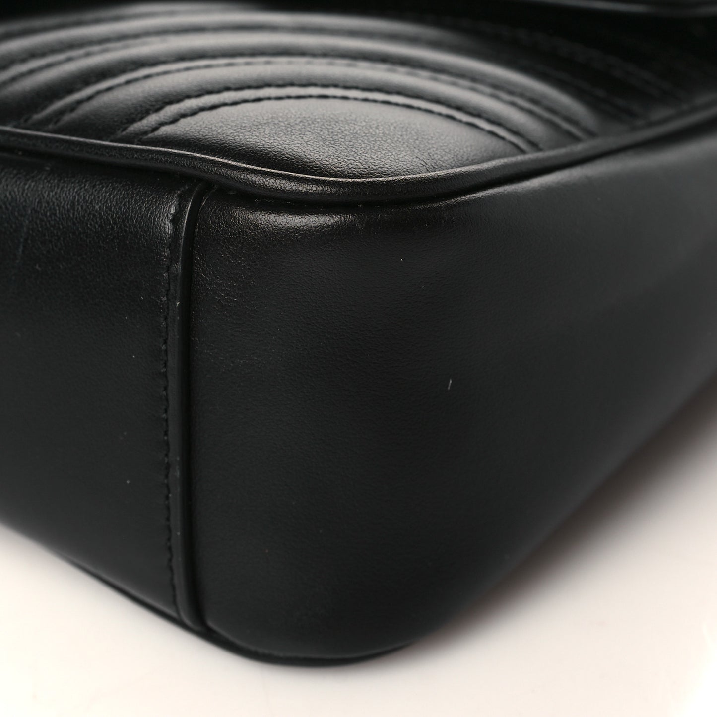 Calfskin Matelasse Monochrome Small GG Marmont Shoulder Bag Black