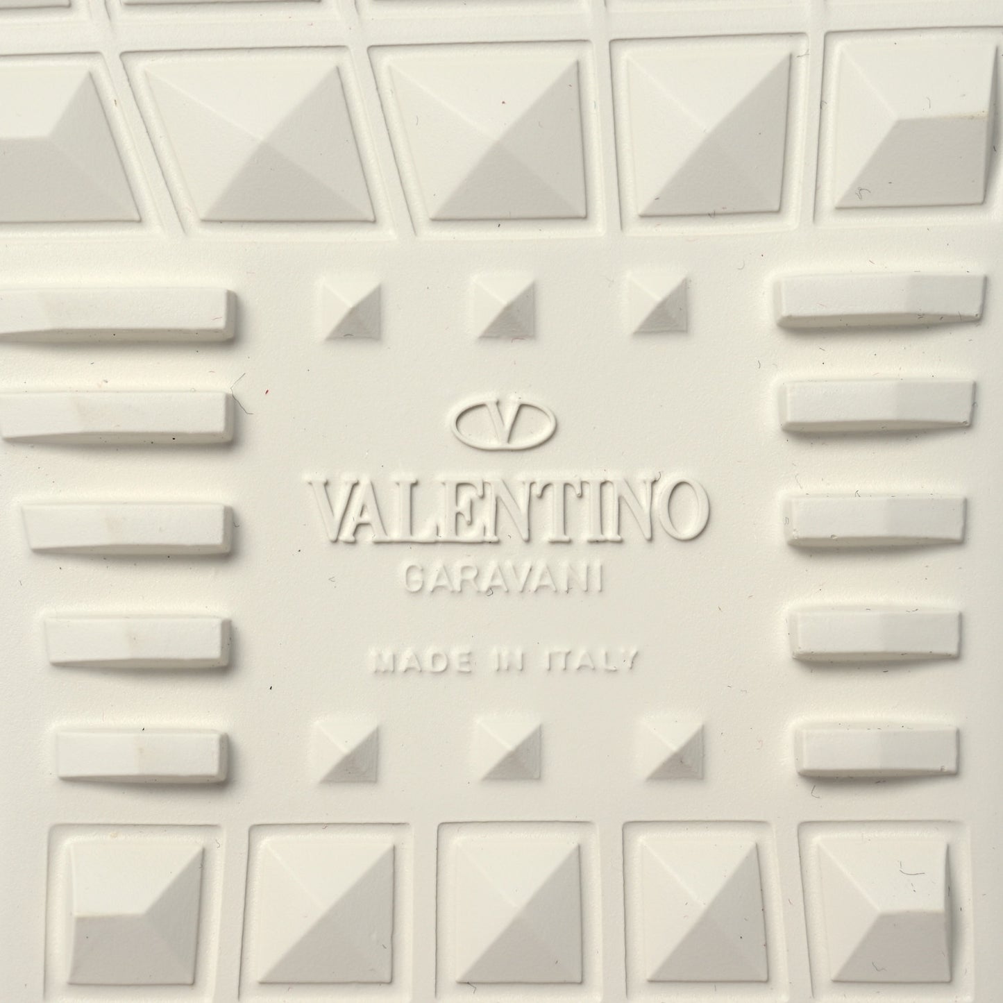 Calfskin Rockstud Open Sneakers 38.5 White Lipstick