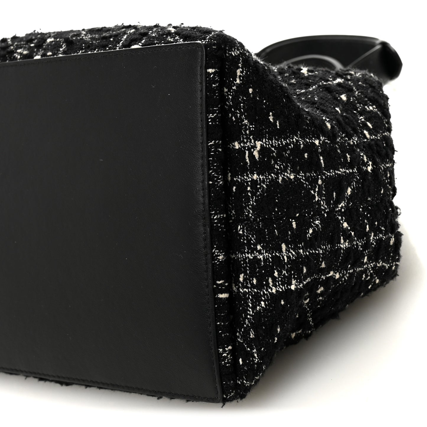 Calfskin Tweed Cannage Medium Toujours Black White