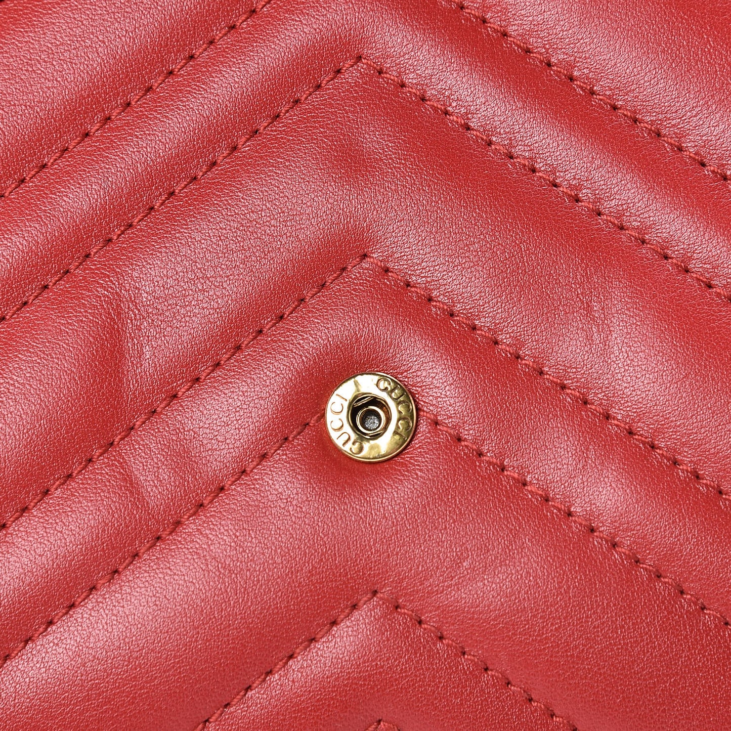 Calfskin Matelasse Mini GG Marmont Chain Wallet Hibiscus Red