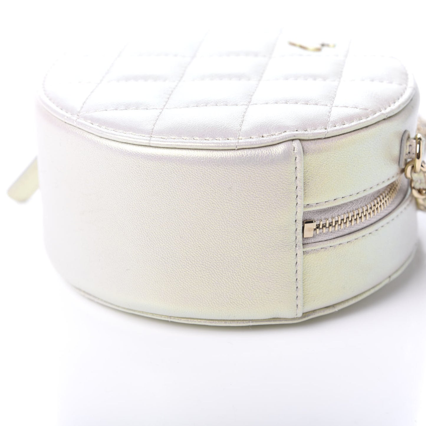 Iridescent Lambskin Quilted Round Clutch With Chain Ivory