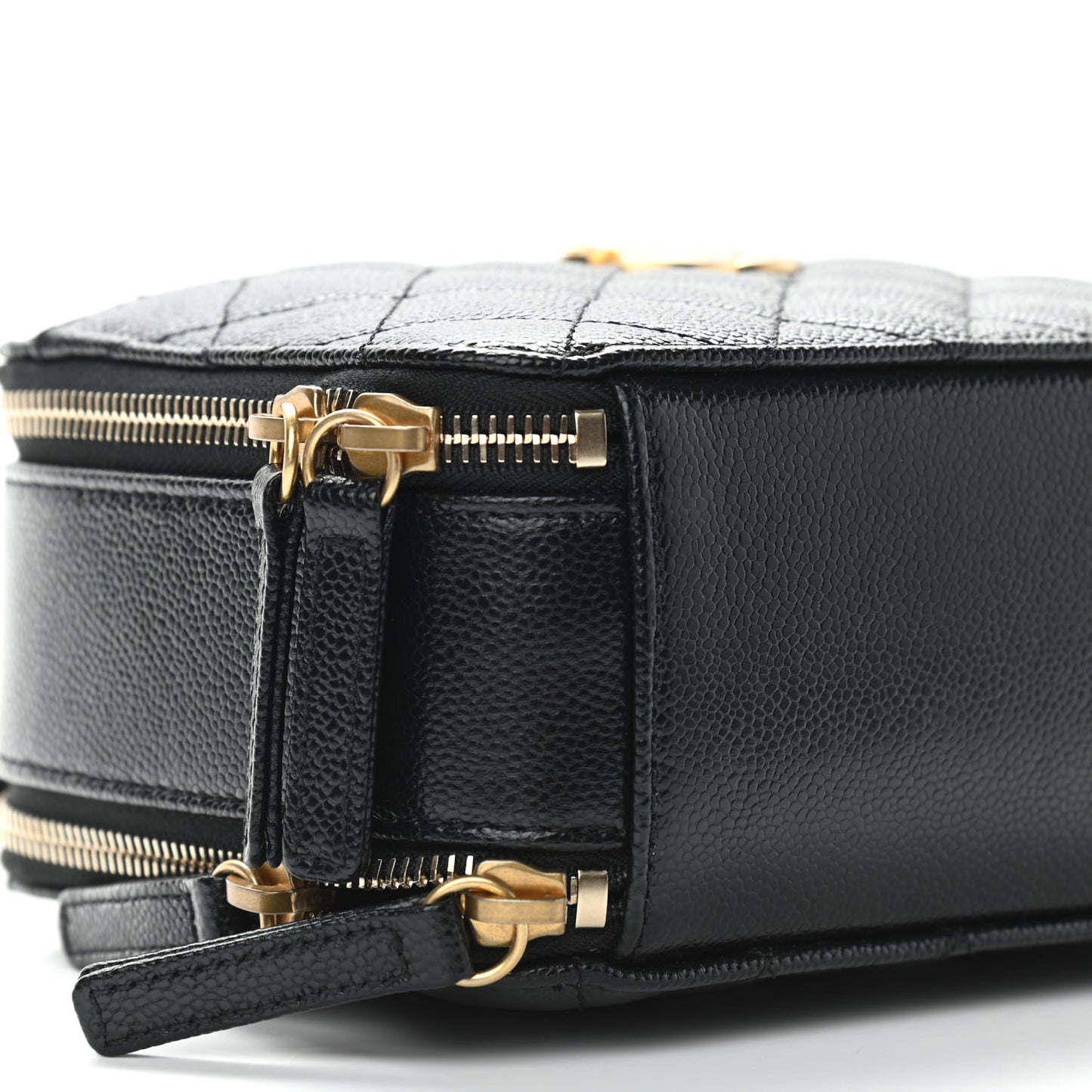 Caviar Quilted Small Pick Me Up Vanity Case Black