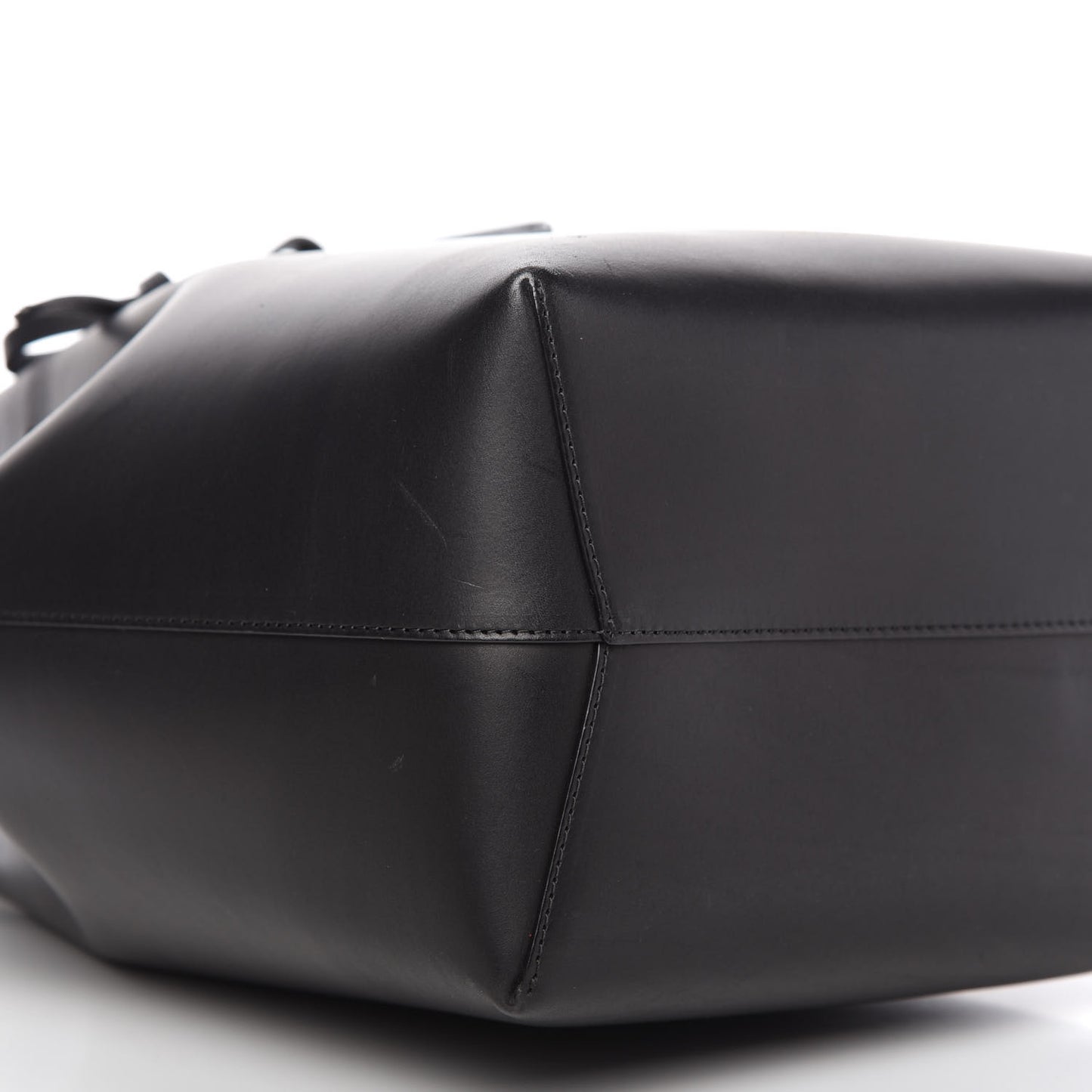 Vegetable Tanned Calfskin Bucket Bag Black Flamma
