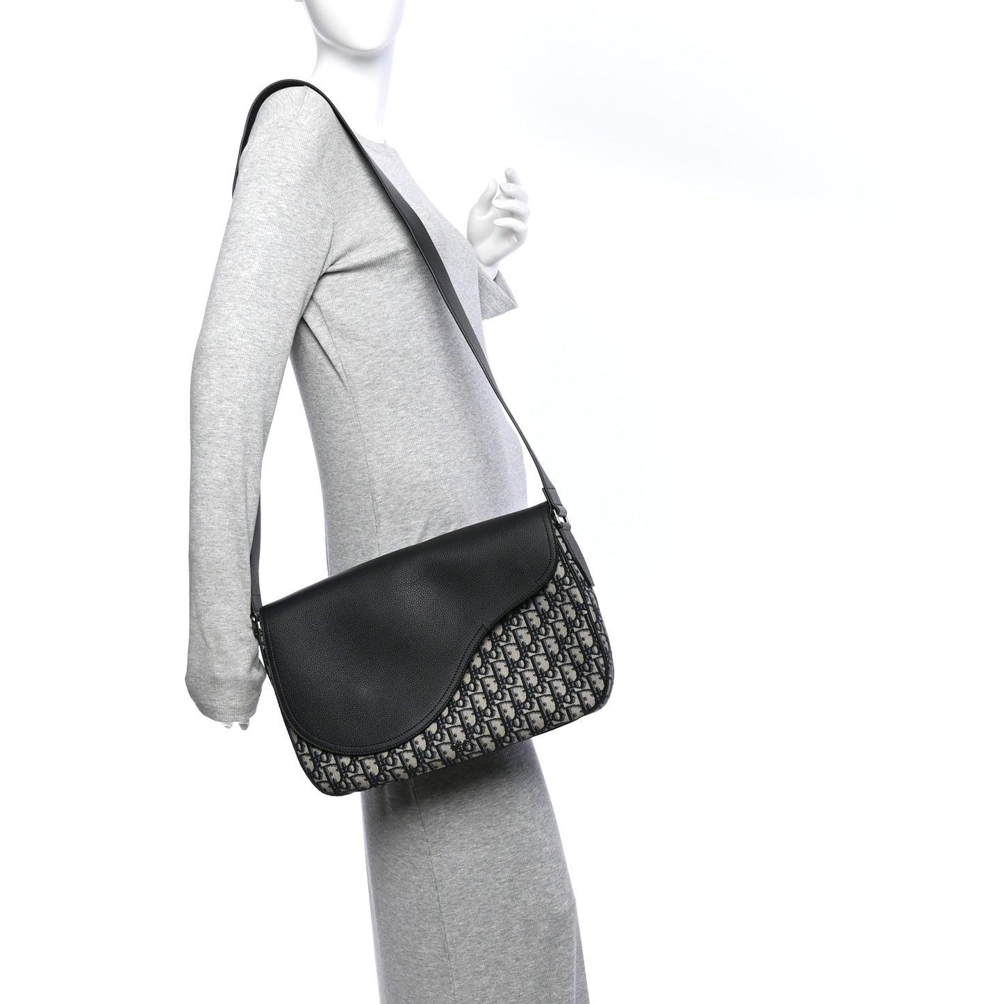 Grained Calfskin Oblique Large Saddle Messenger Black