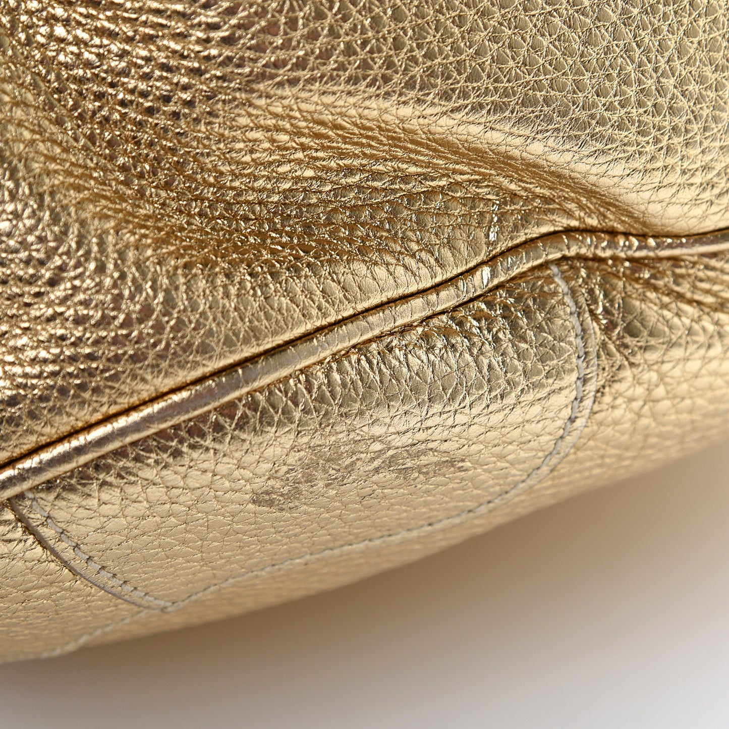 Vitello Daino Metallic Hobo Gold