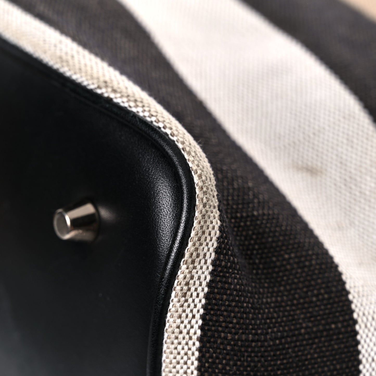 Canvas Mega Check Medium Ashby Hobo Black