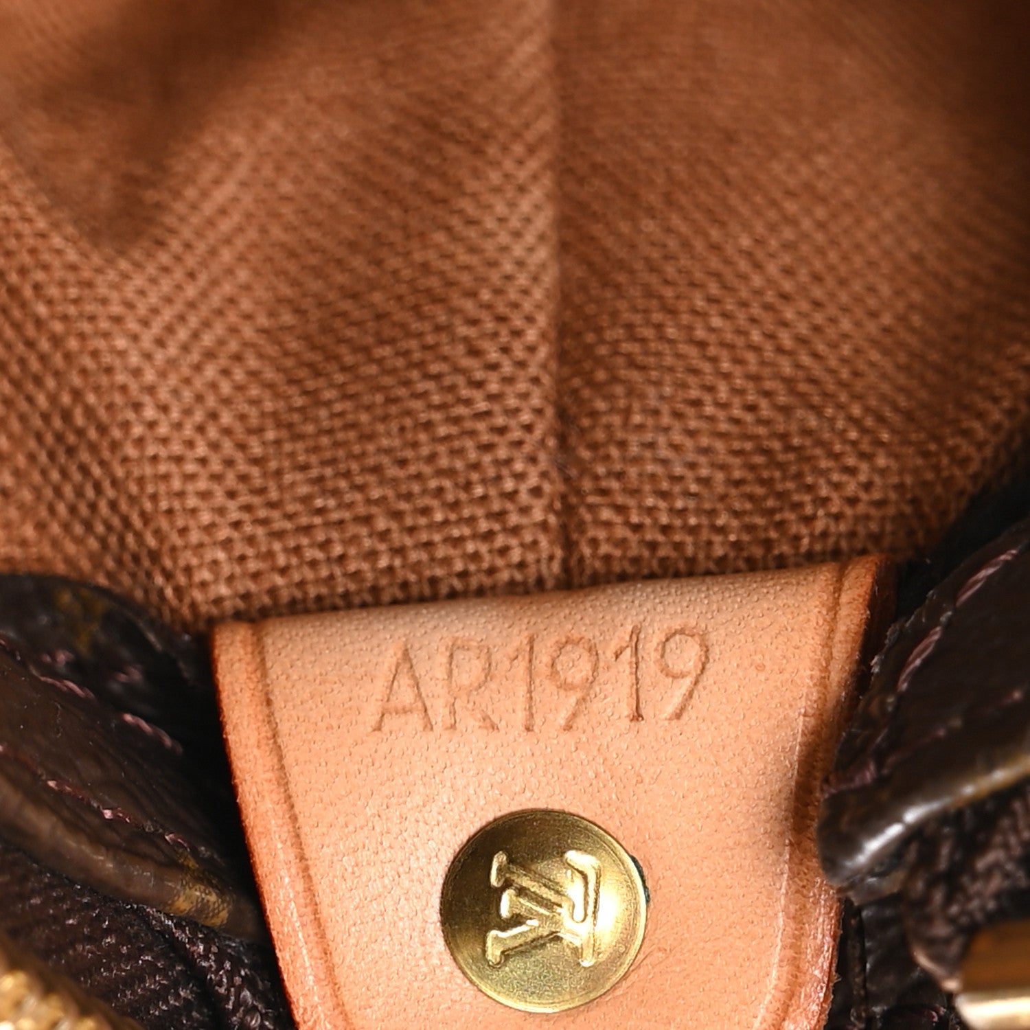 Louis Vuitton Monogram Cabas Mezzo 7 of 10