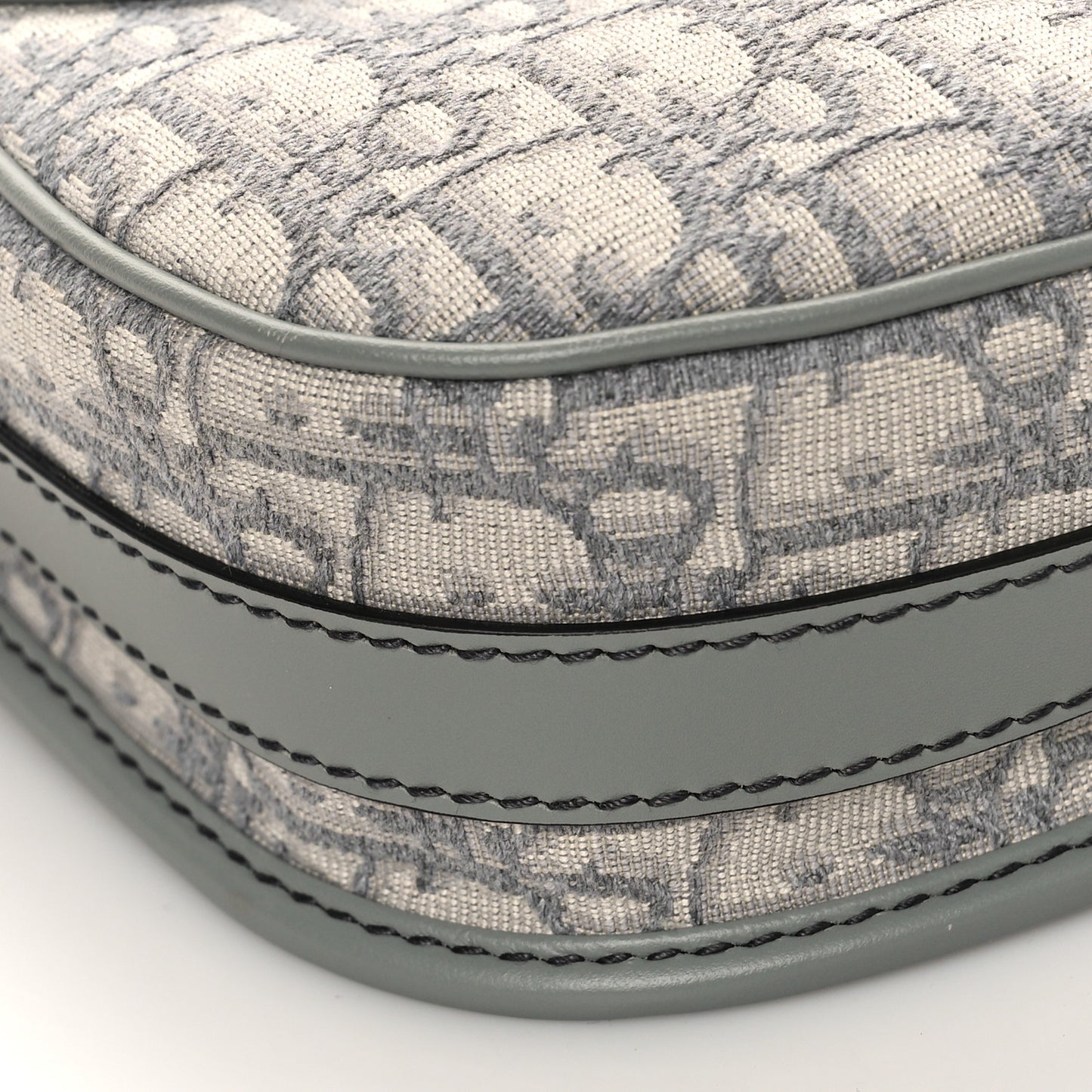 Oblique Medium Bobby Flap Gray
