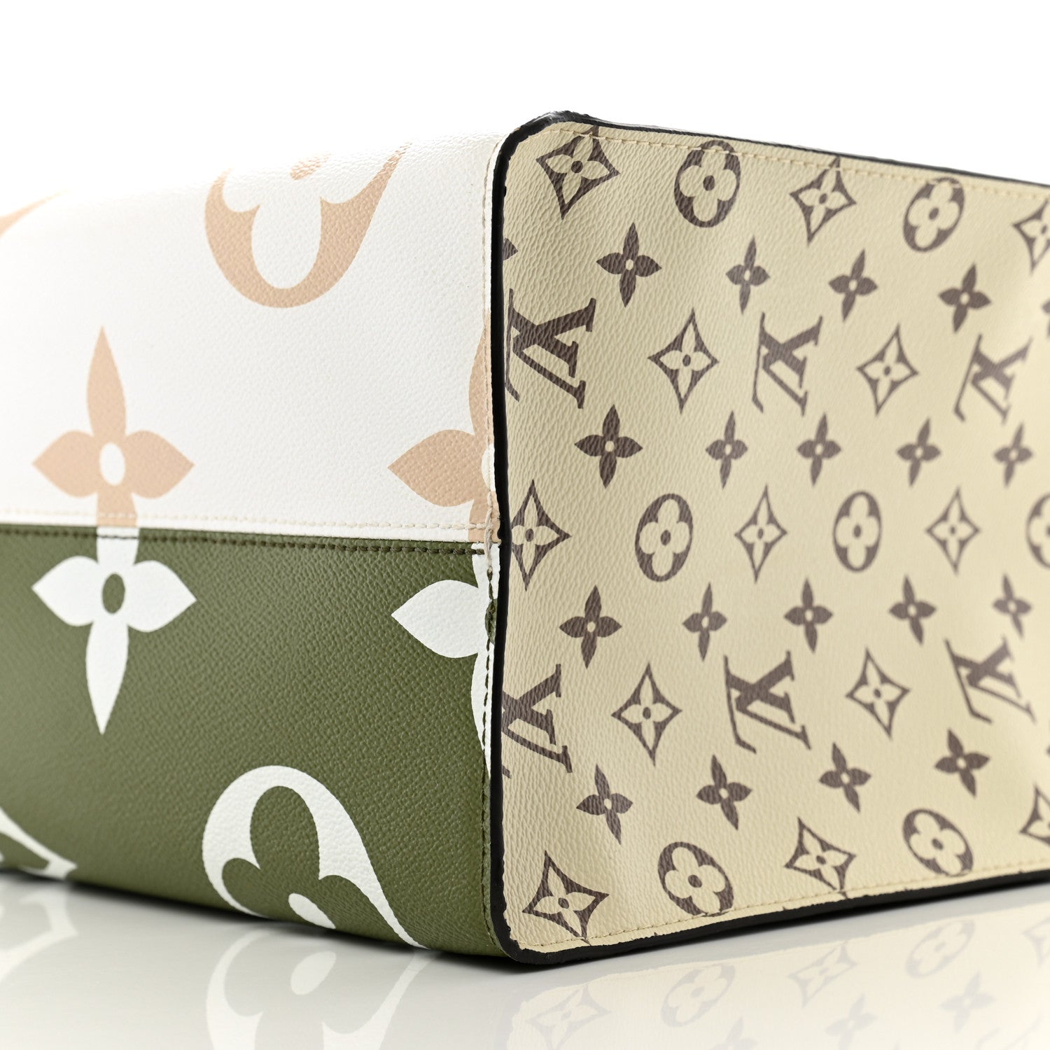 Louis Vuitton Monogram Giant Onthego GM Kaki Beige 10 of 12